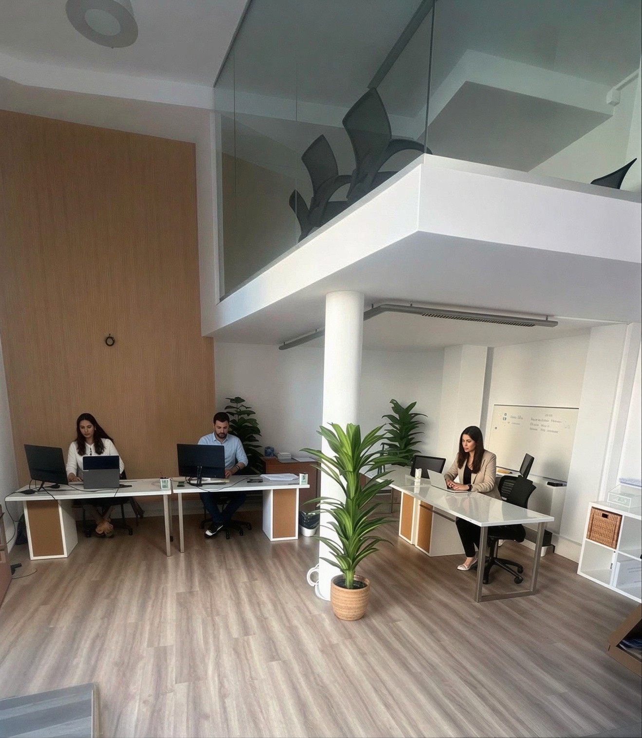 Equipo de Llave Hipotecaria trabajando en la oficina de Barcelona